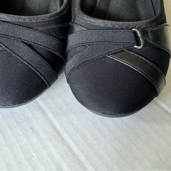 CL LAUNDRY WOMENS LOW HEEL WEDGES. BLACK SLIP ON CANVAS SHOES. GREAT CONDITION - Picture 4 of 15